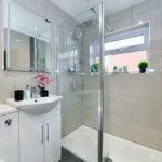 Houseman Drive- Modern Bathroom